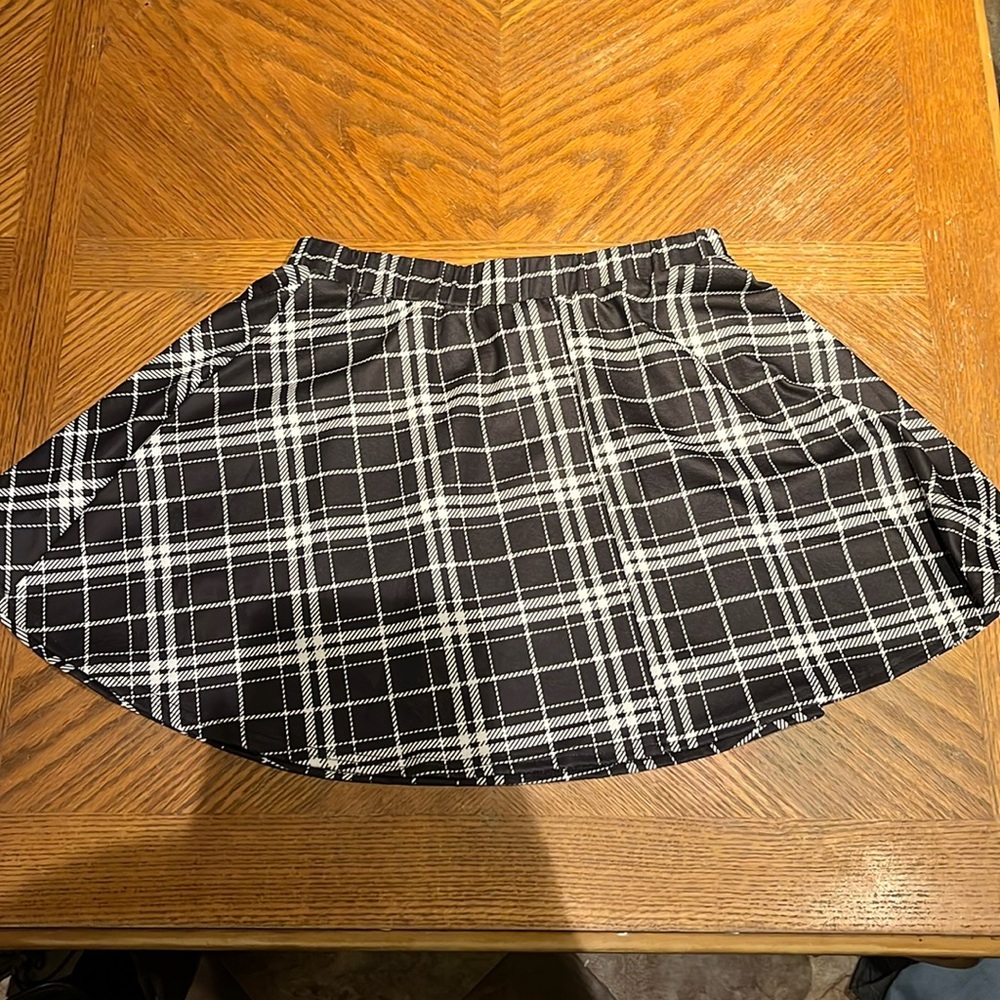 Checkered skirt (never wore)